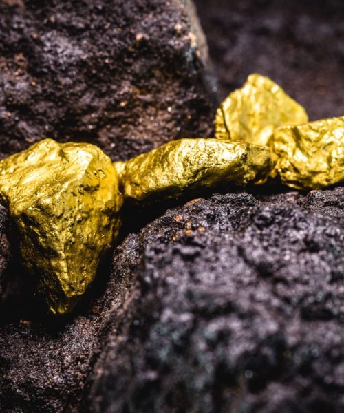 ey-close-up-gold-rocks-thumbnail-v1-20221117